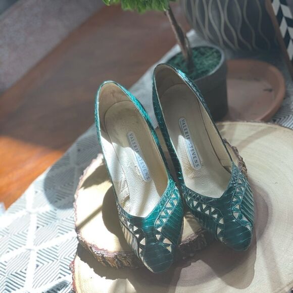 Vintage Valerie Stephens Snakeskin Pumps, SZ 6.5 - Picture 2 of 6